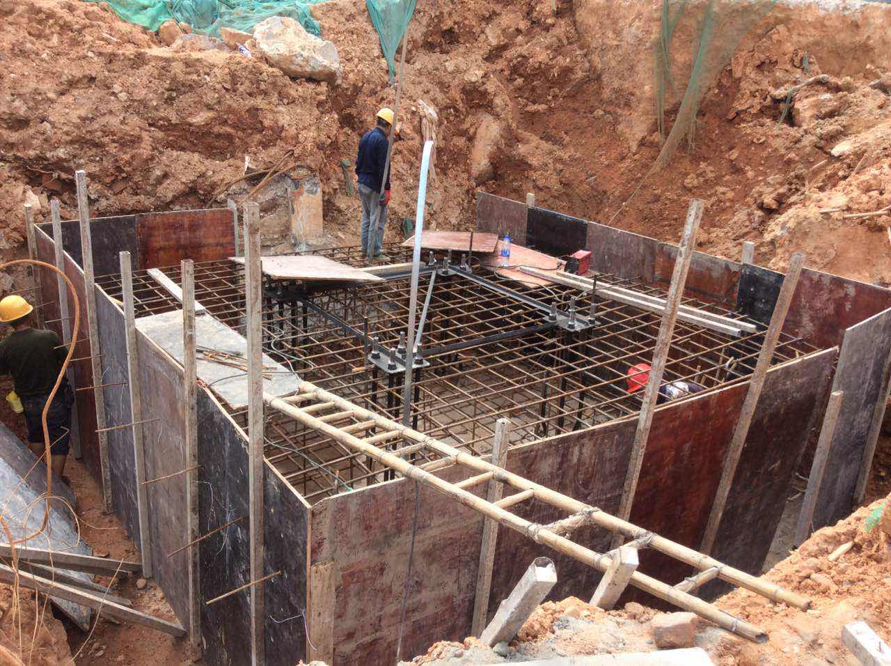 福建經(jīng)濟(jì)學(xué)校綜合實訓(xùn)樓項目圍護(hù)樁和塔吊基礎(chǔ)施工