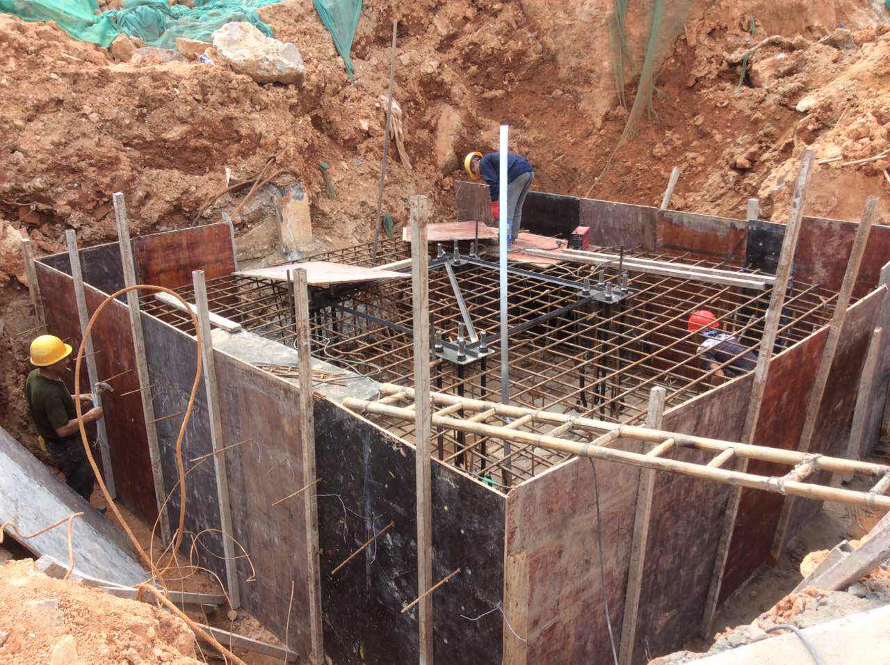 福建經(jīng)濟(jì)學(xué)校綜合實訓(xùn)樓項目圍護(hù)樁和塔吊基礎(chǔ)施工