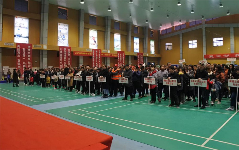 巾幗建功創偉業 和諧社會共創建 暨 慶“三八”第一屆“易順杯”拔河比賽