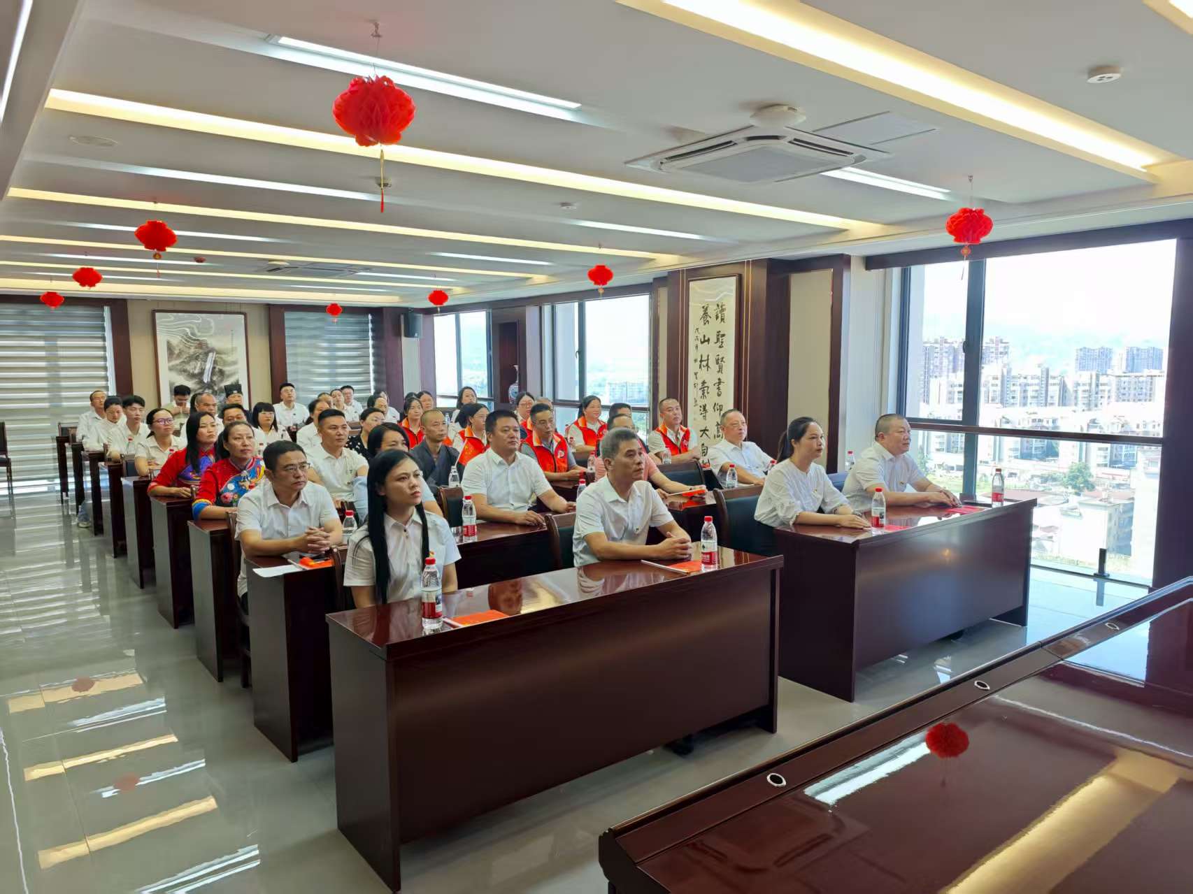 易順建工集團有限公司聯合松溪縣委統戰部機關集中集中觀看紀念中國人民抗日戰爭暨世界反法西斯戰爭勝利80周年大會