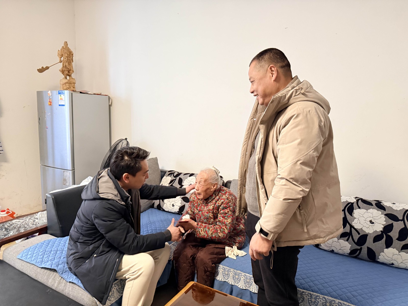 情暖寒冬，心系民生——易順建工集團(tuán)開展困難黨員及群眾慰問活動(dòng)