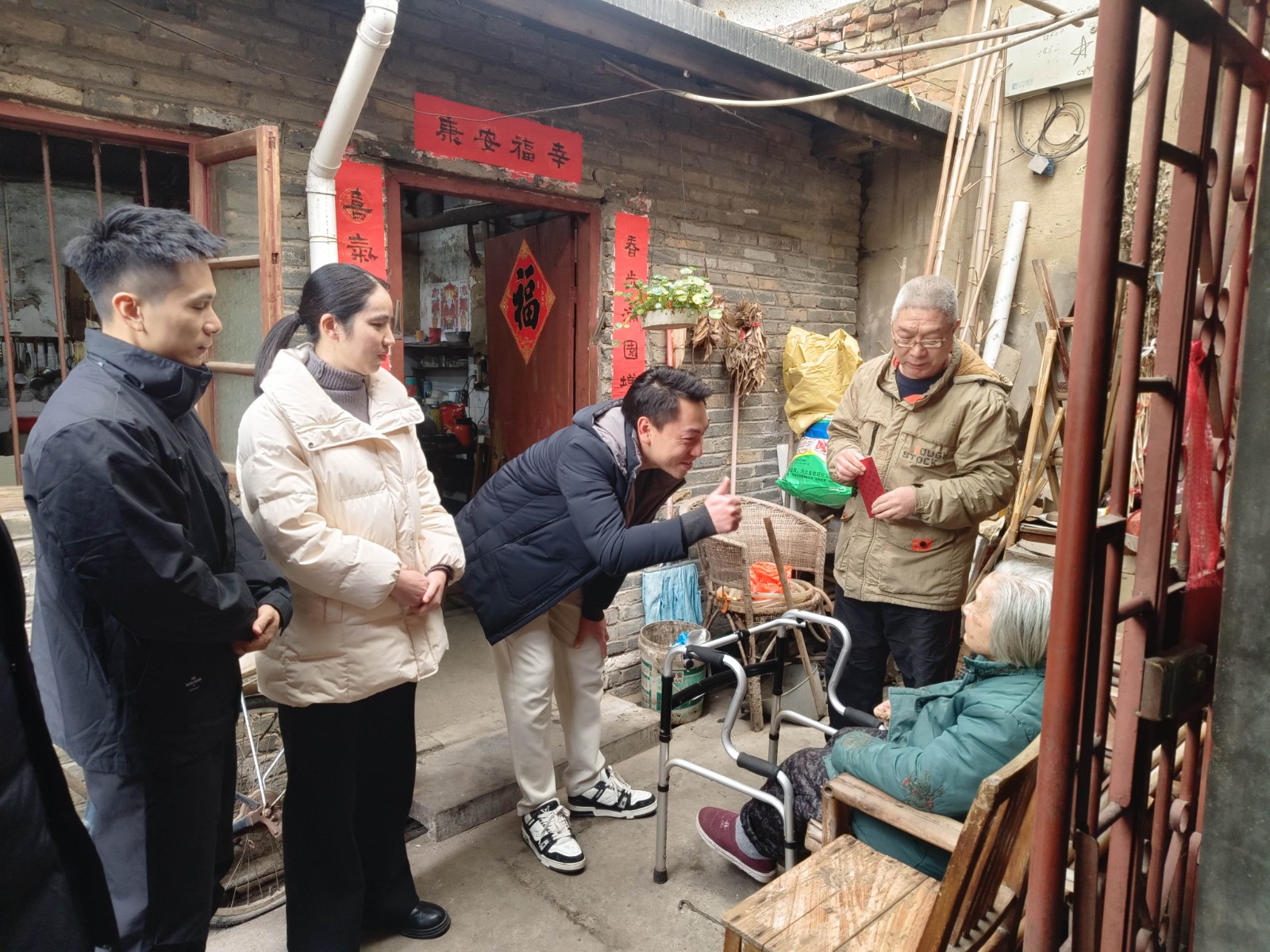 情暖寒冬，心系民生——易順建工集團(tuán)開展困難黨員及群眾慰問活動(dòng)